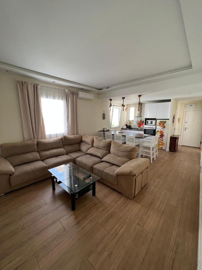 Genuar 3 Bedroom Close To Апартаменты
